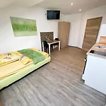 Seehaus - - Schlaffaesser - Biergarten - Hotel Mamming