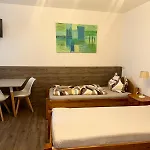 Seehaus - - Schlaffaesser - Biergarten - Hotel