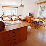 Hotel Seehaus - - Schlaffaesser - Biergarten -