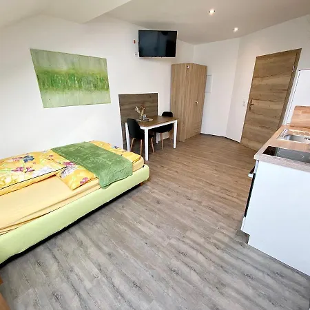 Seehaus - - Schlaffaesser - Biergarten - Hotel Mamming